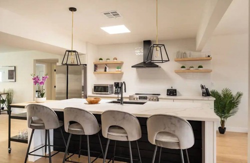 Paradise Casa | Ultra Lux modern vila + pool + parking. 14mins to strip