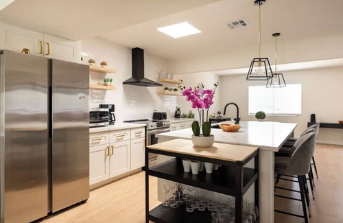 Paradise Casa | Ultra Lux modern vila + pool + parking. 14mins to strip