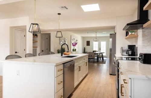 Paradise Casa | Ultra Lux modern vila + pool + parking. 14mins to strip