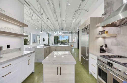 Canyon Gate Casa | Ultra Luxe Loft Villa 15min to Strip with Heated Pool