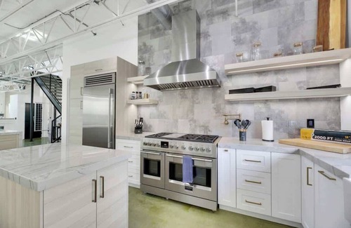 Canyon Gate Casa | Ultra Luxe Loft Villa 15min to Strip with Heated Pool