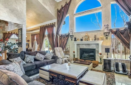 Northgate Casa | 5,573 SF, 5BR, 4BA, 3FP, Sleeps 12, Interquest y I-25