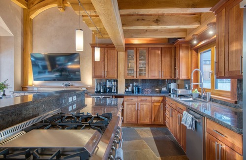 Silvertip Casa | Ultra-Luxury 7880sqft Ridgeside Villa w/Concierge