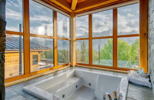 Silvertip Casa | Ultra-Luxury 7880sqft Ridgeside Villa w/Concierge