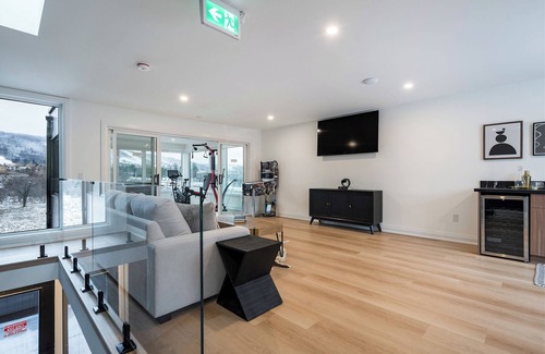 The Blue Mountains Chalet De Esquí | ULTRA LUXURY BLUE ROSE CHALET BUILT IN 2023 HOSTS 12 GUESTS GYM/HOTTUB/GAMES