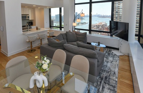 Central Park South Apartamento | Ultra-Luxury Midtown Duplex w/ Skyline Views