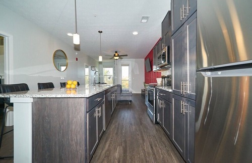 Downtown Indianapolis Apartamento | Ultra Modern 2 BR 2 Bath w CityView Pool Park
