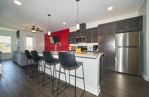 Downtown Indianapolis Apartamento | Ultra Modern 2 BR 2 Bath w CityView Pool Park