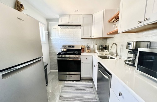 Cape May - Wildwood Apartamento | Ultra Modern 3 BR Apt - 5 min walk to the Beach!