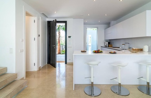 Marbella Cabaña | Ultra-Modern 4-BDRM Townhouse La Finca (est. 2020)