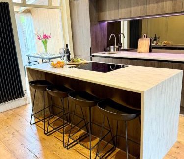 Hanham Casa | Ultra Modern Central City House