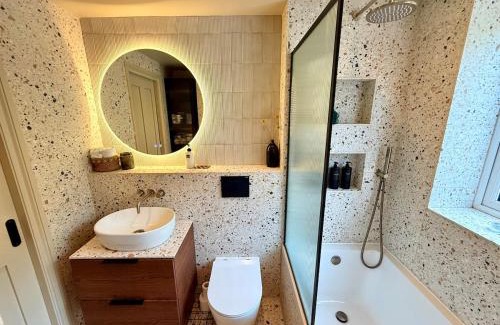 Hanham Casa | Ultra Modern Central City House
