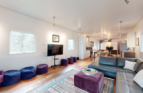 Taos Ski Valley Casa | Ultra-Modern Home | Sunroom with Big Views | Walk to Kachina Lift