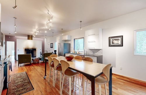 Taos Ski Valley Casa | Ultra-Modern Home | Sunroom with Big Views | Walk to Kachina Lift