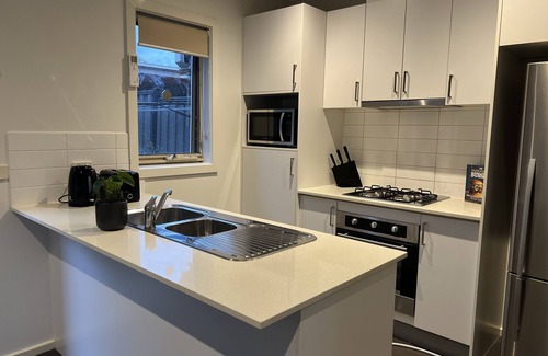 Craigieburn Casa | Ultra Modern Home 20 Mins From Airport