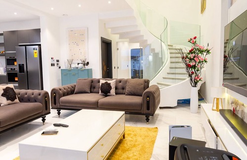Santeo Casa | Ultra Modern Luxurious 3Bedroom Townhouse.