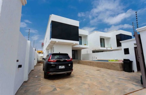 Santeo Casa | Ultra Modern Luxurious 3Bedroom Townhouse.