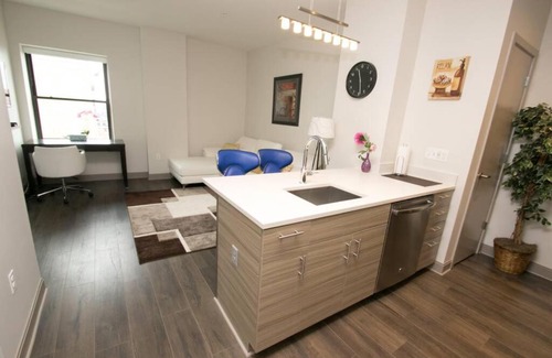 Midtown Village Apartamento | ULTRA MODERN NEW 1BR 1BA BY RITTENHOUSE DOORMAN!!!