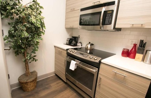 Midtown Village Apartamento | ULTRA MODERN NEW 1BR 1BA BY RITTENHOUSE DOORMAN!!!