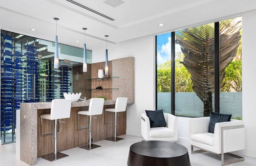 Beverly Heights Villa | Ultra Modern Waterfront Oasis with Infinity Pool, steps from Las Olas Blvd