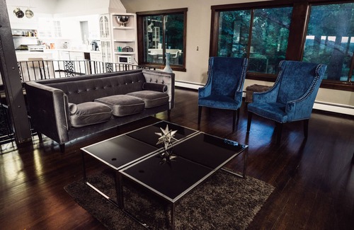 Mahopac Casa | Ultra Secluded mountaintop mansion amazing views-hot tub-arcade