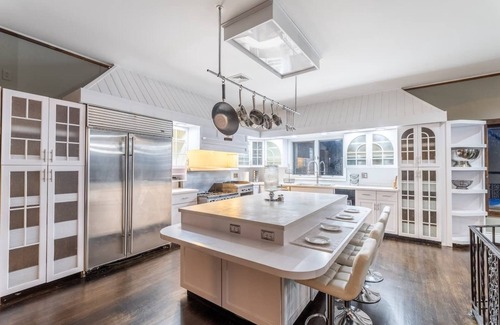 Mahopac Casa | Ultra Secluded mountaintop mansion amazing views-hot tub-arcade