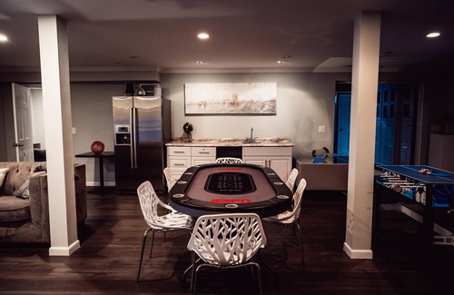 Mahopac Casa | Ultra Secluded mountaintop mansion amazing views-hot tub-arcade