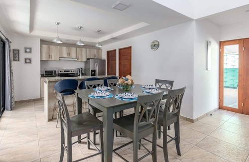 Potrero Casa | Ultramodern Townhome with an Inviting Coastal Design and Lush Outdoor Oasis with