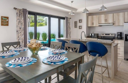 Potrero Casa | Ultramodern Townhome with an Inviting Coastal Design and Lush Outdoor Oasis with