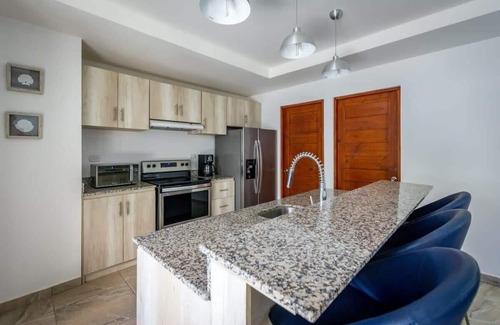 Potrero Casa | Ultramodern Townhome with an Inviting Coastal Design and Lush Outdoor Oasis with