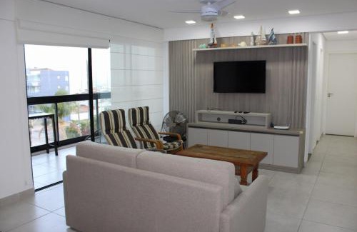 Guaratuba Apartamento | Uma quadra da praia - Vista para o Mar - Guaratuba - AC e Wi-Fi