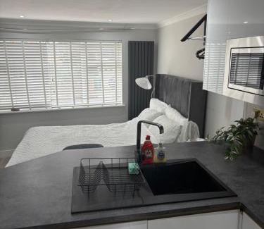 West Hendon Apartamento | Umazis Bespoke Properties- The Hyde