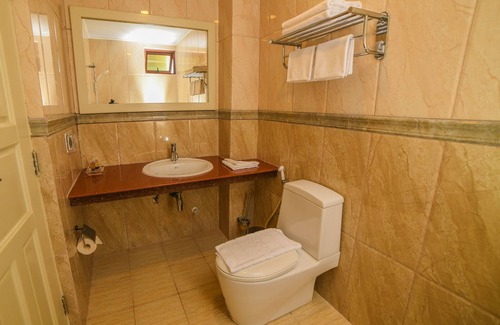 Thinadhoo Hotel | Umet Stay