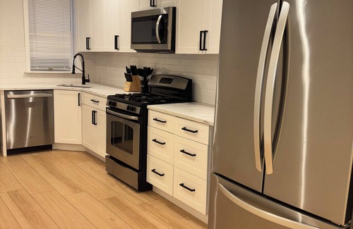 Downtown Baltimore Casa | UMMC, Stadiums, Convention Center - 2Bed2.5 Bath Ensuite
