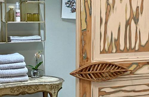 Grasse Casa | Un palmier à sa fenêtre