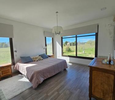 Carlos Keen Casa | Un refugio moderno y acogedor en Carlos Keen