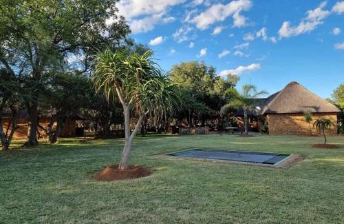 Madibeng Cabina | Unathi Game Lodge