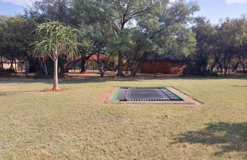 Madibeng Cabina | Unathi Game Lodge
