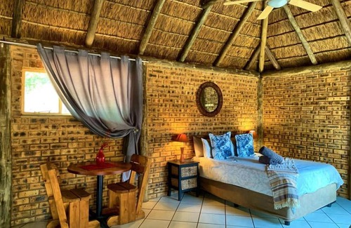 Madibeng Casa | Unathi Self Catering Private Bush Lodge