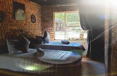 Madibeng Casa | Unathi Self Catering Private Bush Lodge