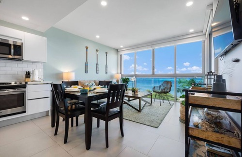 Noord Condominio | Unbeatable 2 bedroom beachfront condo!
