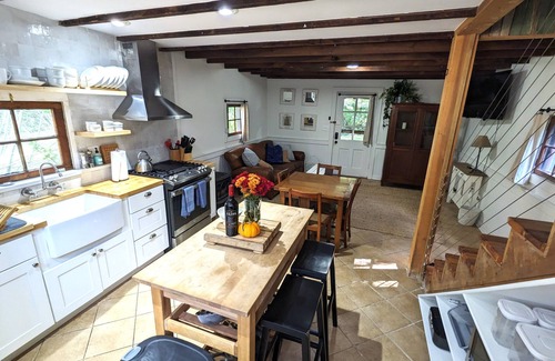 Historic Montford Cabaña | Unbeatable Location Carriage House with Great Vibe