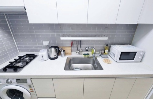 Jamwon-dong Apartamento | Unbeatable Location! Only 2 Min Walk from Sinsa Station