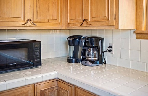 Des Moines Casa | Great For Groups! Ingersoll! Huge Fenced Yard! & More!