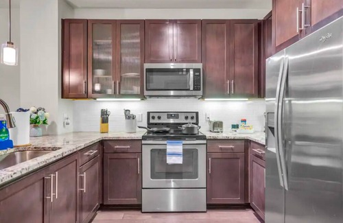 South Scottsdale Apartamento | Unbeatable Location, Pool, Gym and Biz Center