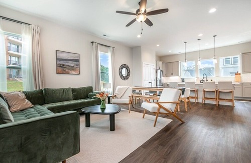 Charlotte Casa | UNCC 4BR | Pet-Friendly Stay