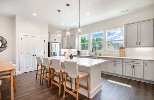Charlotte Casa | UNCC 4BR | Pet-Friendly Stay