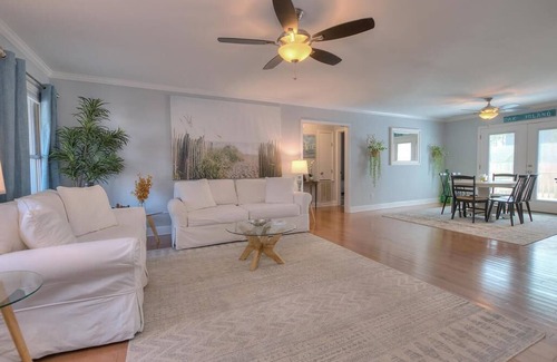 Tranquil Harbour Casa | Uncle Billy's Hideaway / Water Way Views and More!