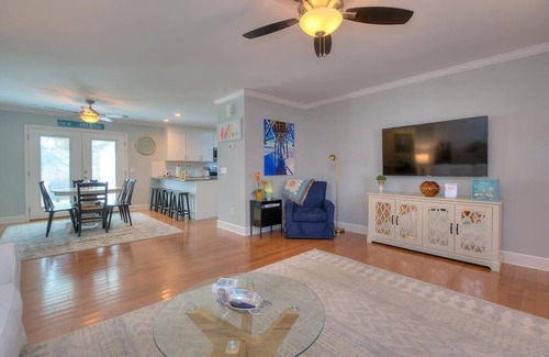 Tranquil Harbour Casa | Uncle Billy's Hideaway / Water Way Views and More!