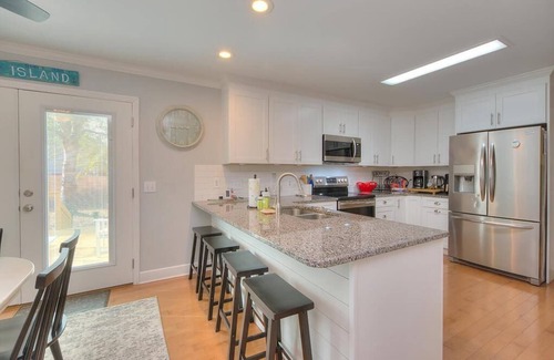 Tranquil Harbour Casa | Uncle Billy's Hideaway / Water Way Views and More!